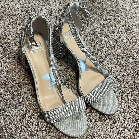 Gianni Bini silver heels worn once Size 9 - Picture 2 of 3